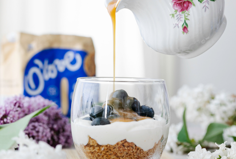 Mustikka-karamellijuustokakku lasissa